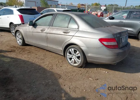 2008 Mercedes-Benz C 300 Luxury 4Matic z USA, uszkodzony, nr VIN WDDGF81X48F151719